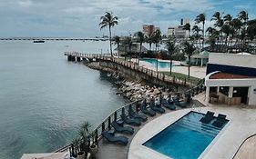 Conforto e Vista Maravilhosa no Hotel Iate Plaza